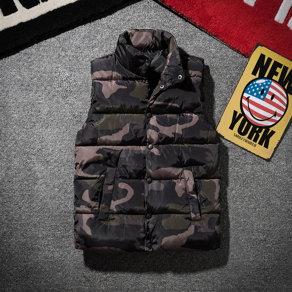 Модерен мъжки  елек с камуфлажен десен в няколко цвята 