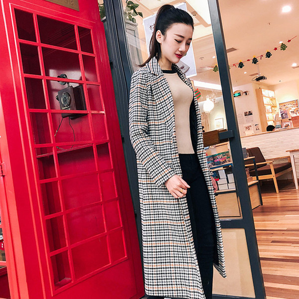 Модерно дамско дълго карирано  пълто в два цвята 