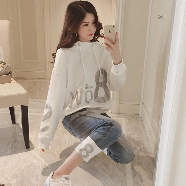 Дамски комплект - суичър с качулка и дънки 