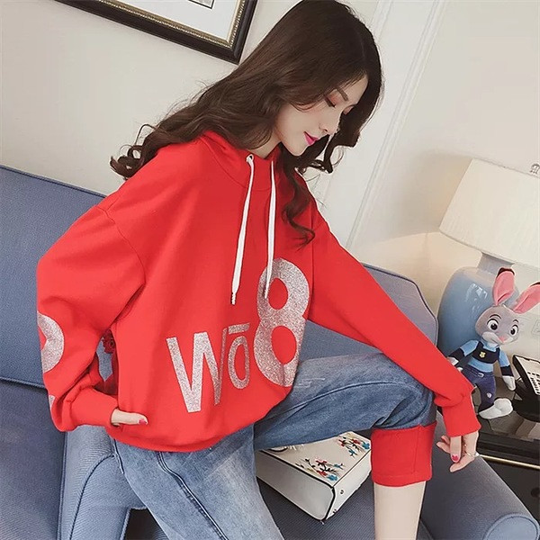 Дамски комплект - суичър с качулка и дънки 