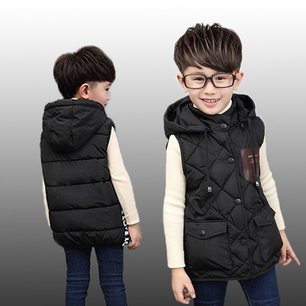 Moдерен детски елек с джобове и качулка в три цвята