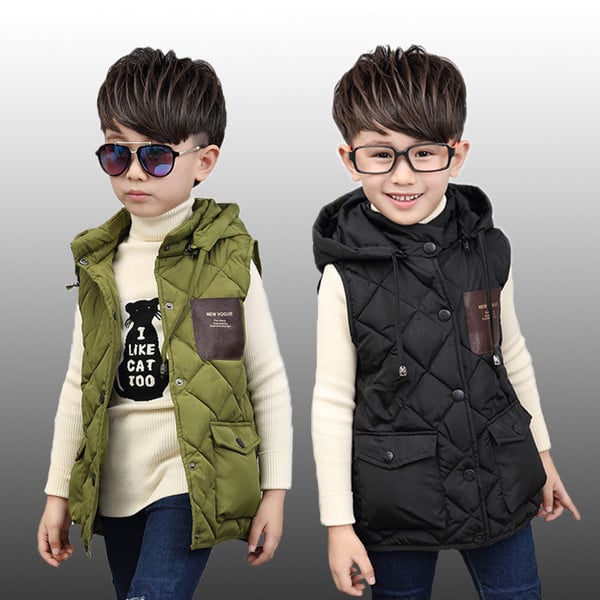 Moдерен детски елек с джобове и качулка в три цвята