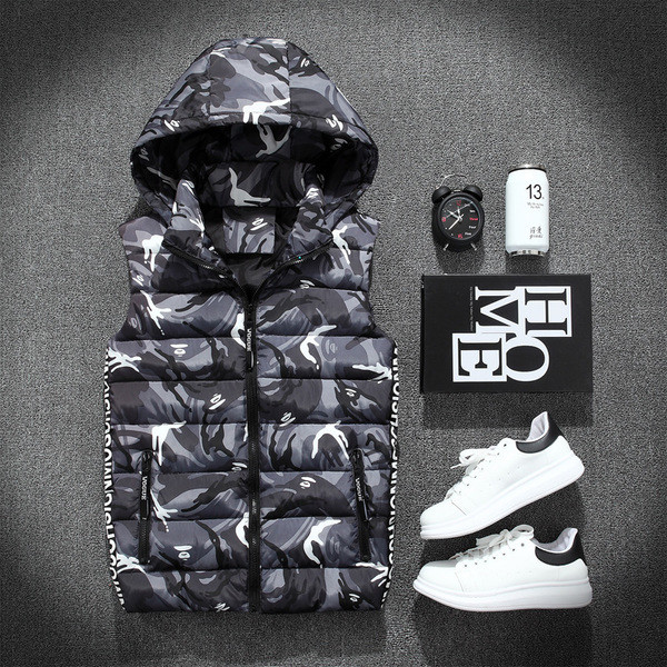 Aктуален мъжки елек в три цвята