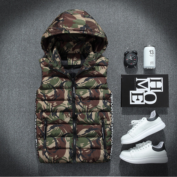 Aктуален мъжки елек в три цвята