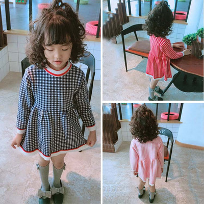 Модерна детска карирана рокля разкроен модел в два  цвята 