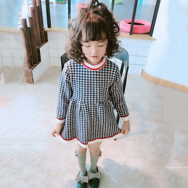 Модерна детска карирана рокля разкроен модел в два  цвята 