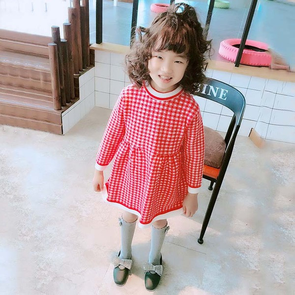 Модерна детска карирана рокля разкроен модел в два  цвята 