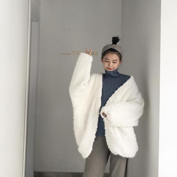 Vestă modernă de damă cu husă moale în alb și negru