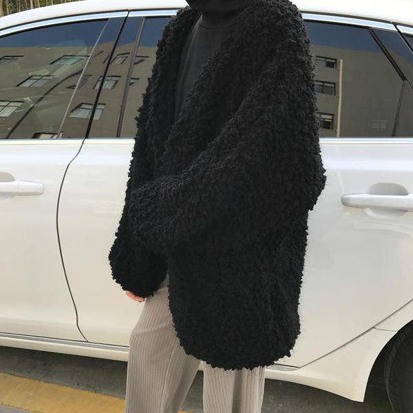 Vestă modernă de damă cu husă moale în alb și negru