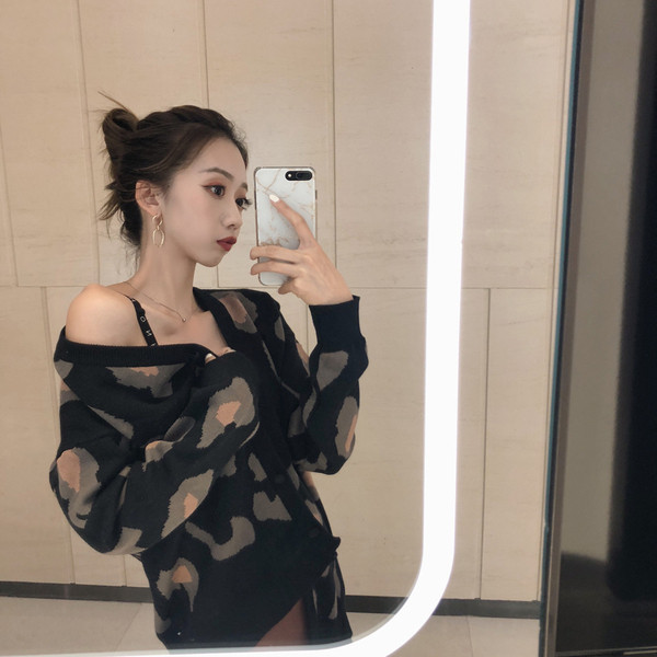 Vesta de dama moderna cu decolteu in V in trei culori