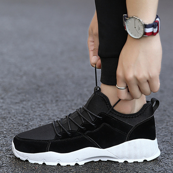 Model nou de adidasi comozi pentru barbati in trei culori