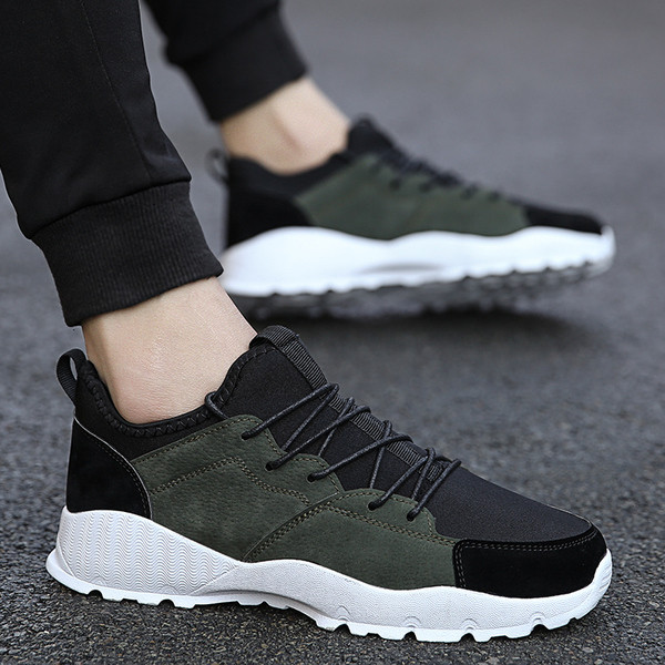 Model nou de adidasi comozi pentru barbati in trei culori