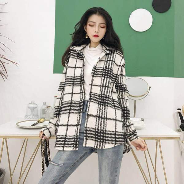 Vesta de dama eleganta cu nasturi in doua culori