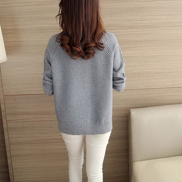 Pulover elegant de dama cu decolteu O