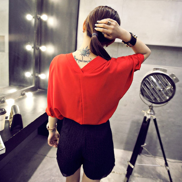 Cămașă elegantă de damă cu decolteu în V în alb și roșu