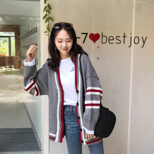 Cardigan dama cu nasturi si decolteu in V in doua culori