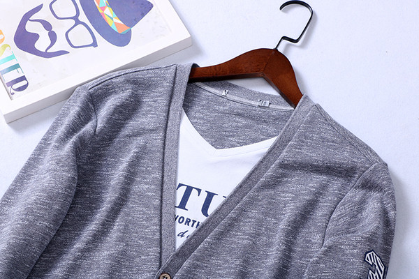 Vesta pentru barbati cu aplicatie gri