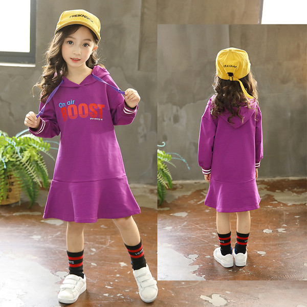 Rochie sport-casual pentru copii cu aplicatie colorata si gluga in mai multe culori