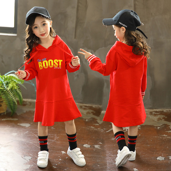 Rochie sport-casual pentru copii cu aplicatie colorata si gluga in mai multe culori