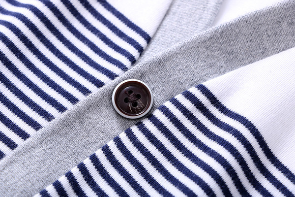 Vestă bărbătească în dungi cu decolteu în V