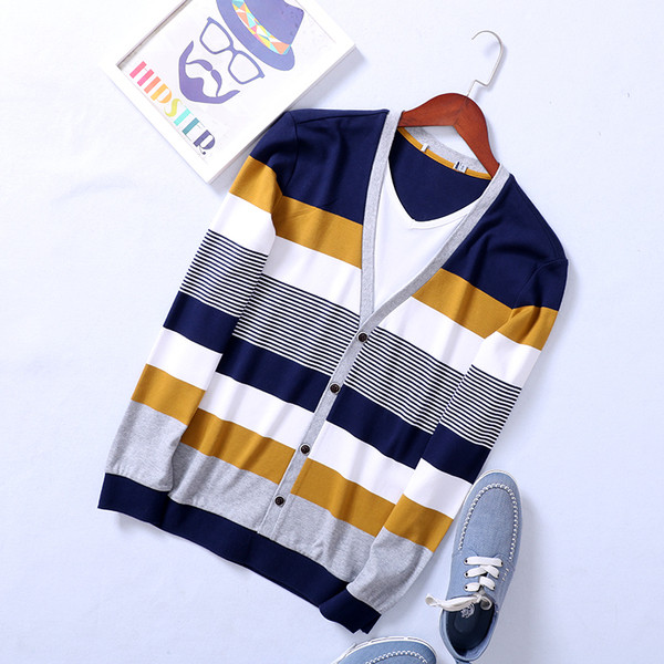 Vestă bărbătească în dungi cu decolteu în V