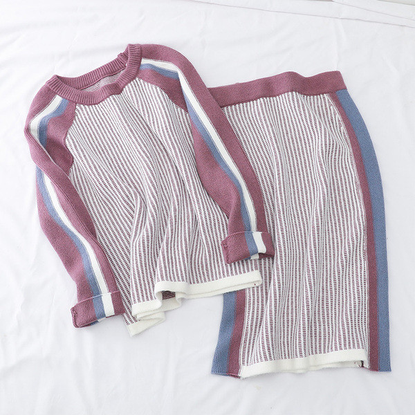 Set actual de tricotat dama - fusta si pulover in doua culori