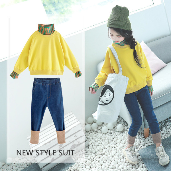 Set modern pentru copii - bluza cu guler inalt si blugi cu talie elastica