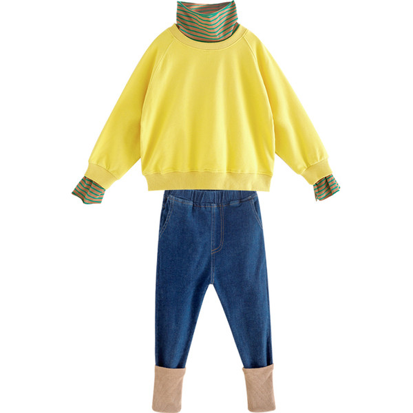 Set modern pentru copii - bluza cu guler inalt si blugi cu talie elastica