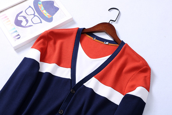 Vestă bărbătească cu decolteu în V de culoare închisă