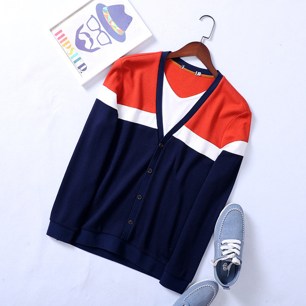 Vestă bărbătească cu decolteu în V de culoare închisă