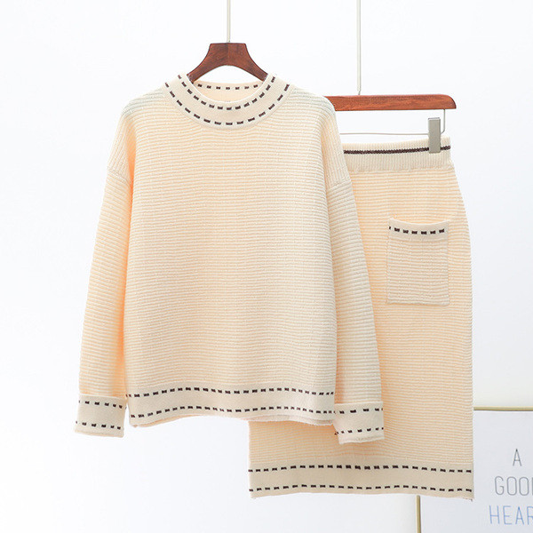 Set modern de dama care include o fusta cu buzunare si un pulover - doua culori