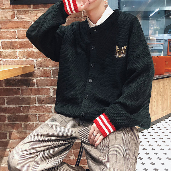 Vesta barbati moderna cu broderie in trei culori - model lat