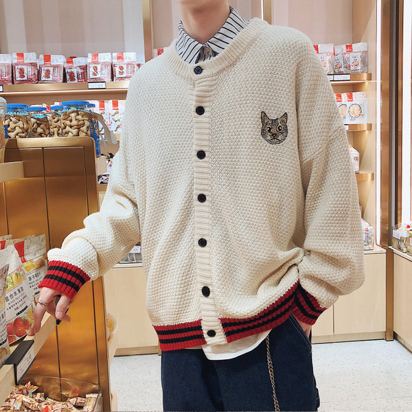 Vesta barbati moderna cu broderie in trei culori - model lat