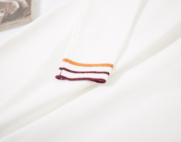 Pulover de damă subțire cu guler polo în alb-negru