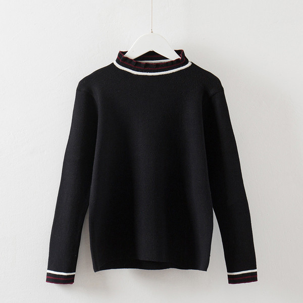 Pulover de damă subțire cu guler polo în alb-negru