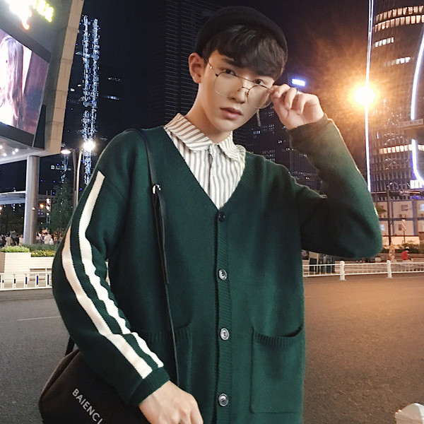 Vestă bărbătească cu decolteu în V în două modele