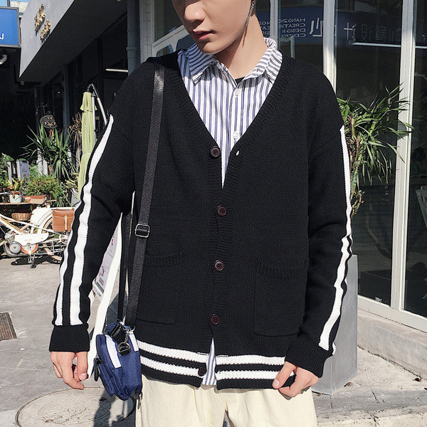 Vestă bărbătească cu decolteu în V în două modele