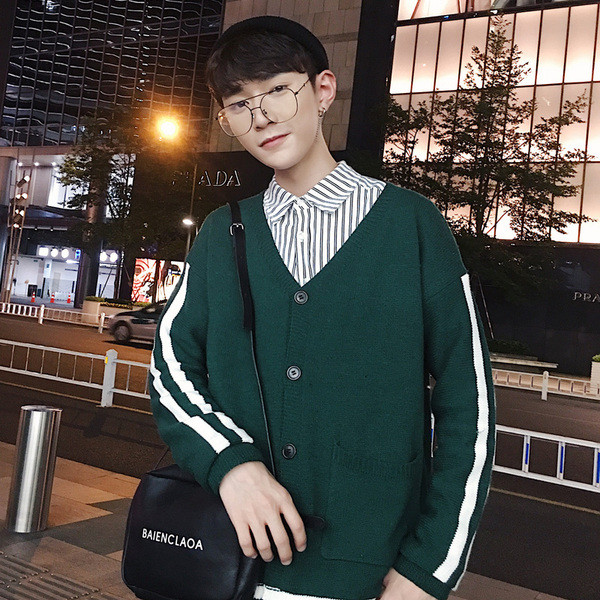 Vestă bărbătească cu decolteu în V în două modele