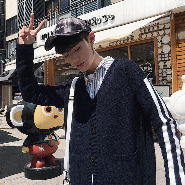 Vestă bărbătească cu decolteu în V în două modele