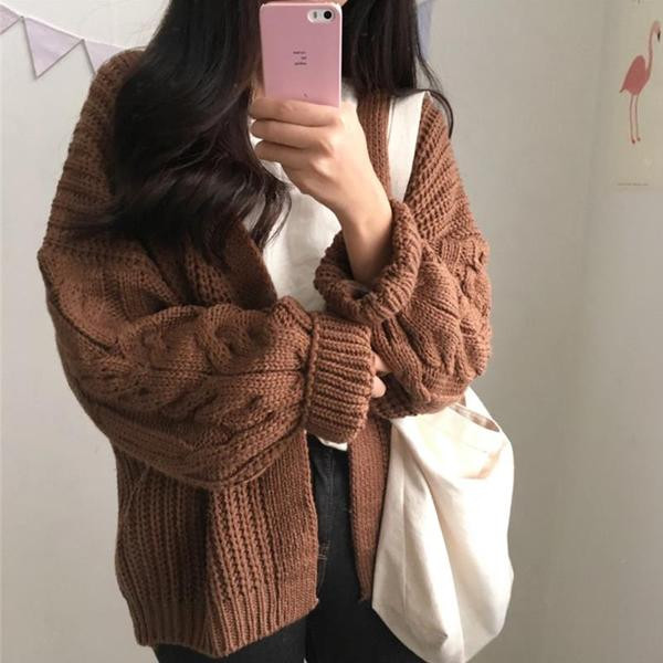 Vesta moderna de dama cu nasturi in doua culori