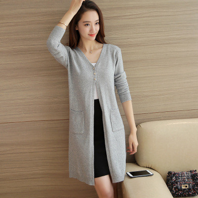 Vesta lunga dama actuala cu decolteu in V in mai multe culori - doua modele