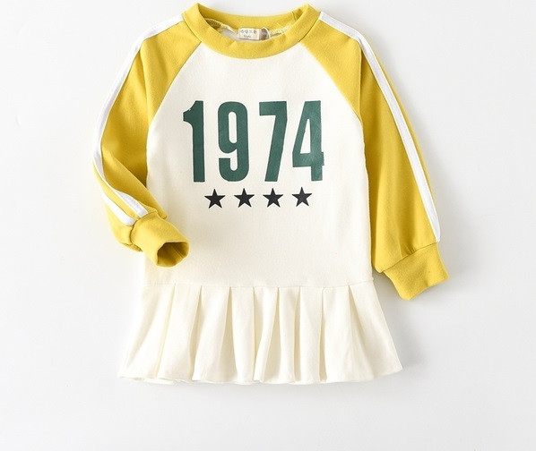 Rochie sport-casual pentru copii cu model colorat croiat inscriptie in mai multe culori