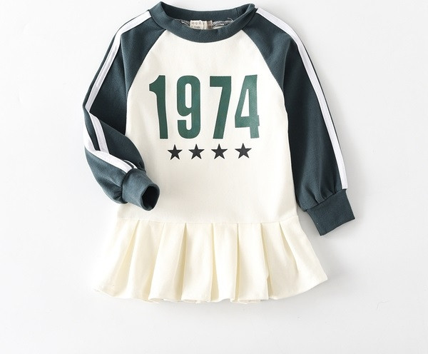 Rochie sport-casual pentru copii cu model colorat croiat inscriptie in mai multe culori