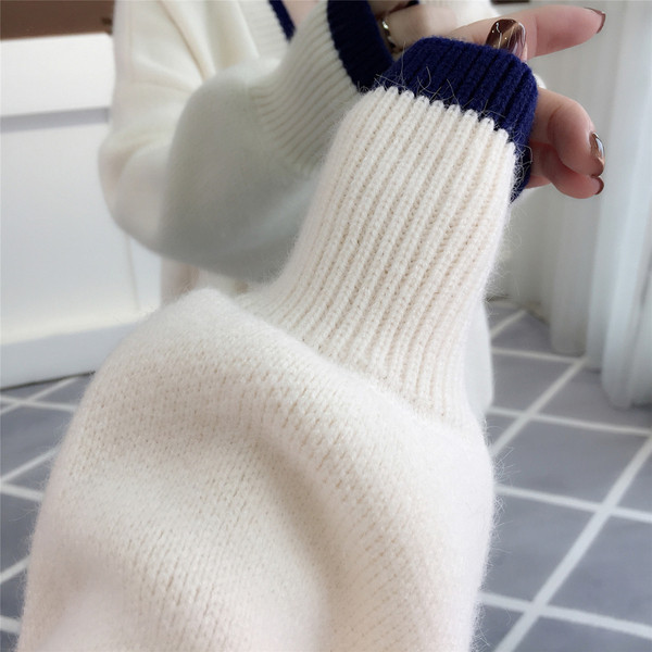 Vesta de dama cu decolteu in V si nasturi in trei culori