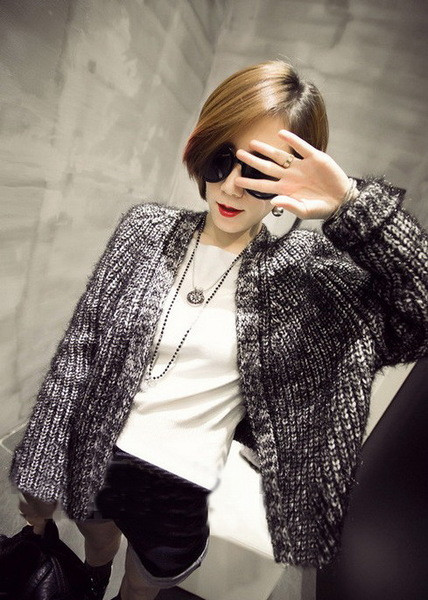 Stílusos női mellény V-nyakkal, több színben