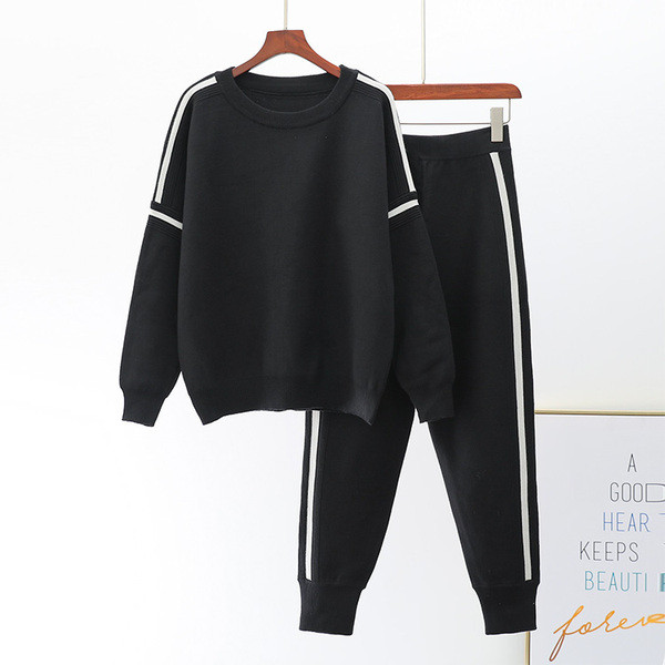 Γυναικείο αθλητικό πλεκτό σετ  πουλόβερ + παντελόνια σε μαύρο με μπορντούρα