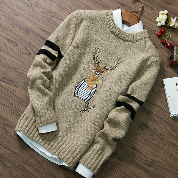 Modern férfi pulóver négy színben hímzéssel