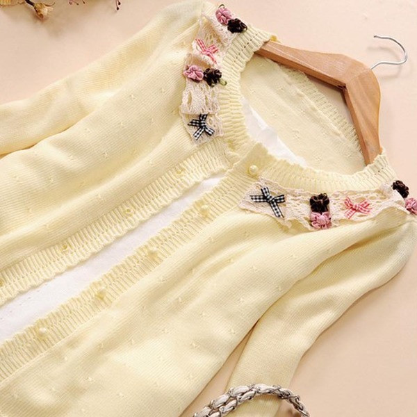 Μοντέρνα γυναικεία ζακέτα με τρισδιάστατα στοιχεία σε διάφορα χρώματα