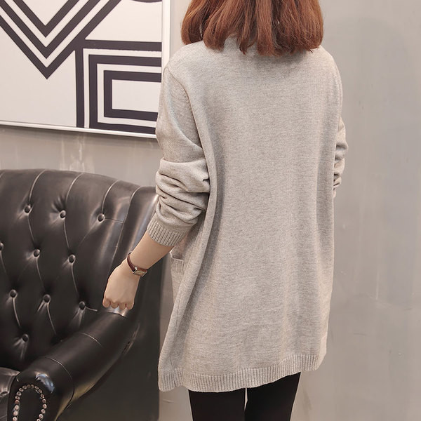 Stílusos női kardigán zsebbel és hímzéssel, két színben