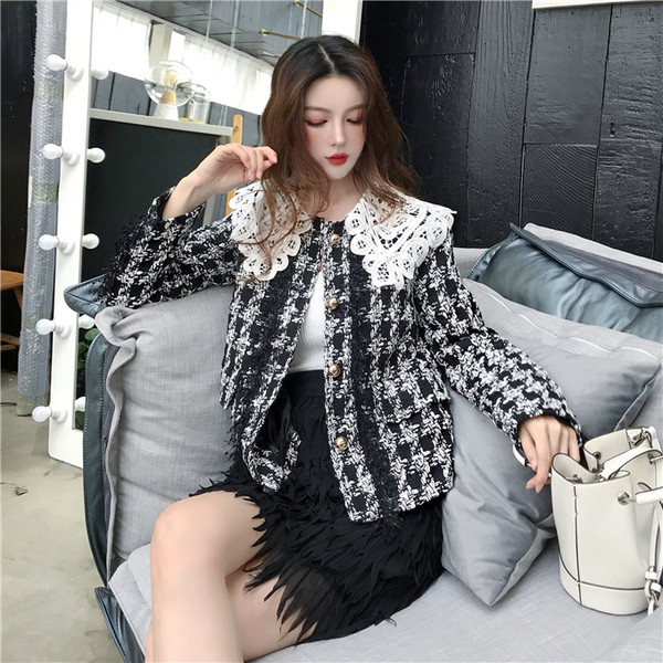 Jelenlegi modell női kabát csipkével